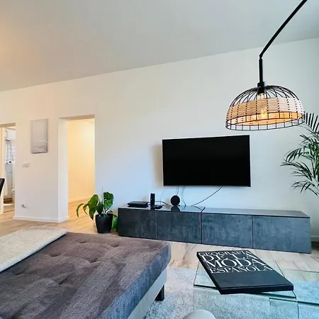 Central Designer 3 Apt With Terrace & Parking *