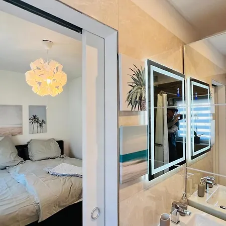 Apartment Central Designer 3 Apt With Terrace & Parking *