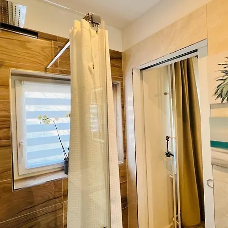 Central Designer 3 Apt With Terrace & Parking